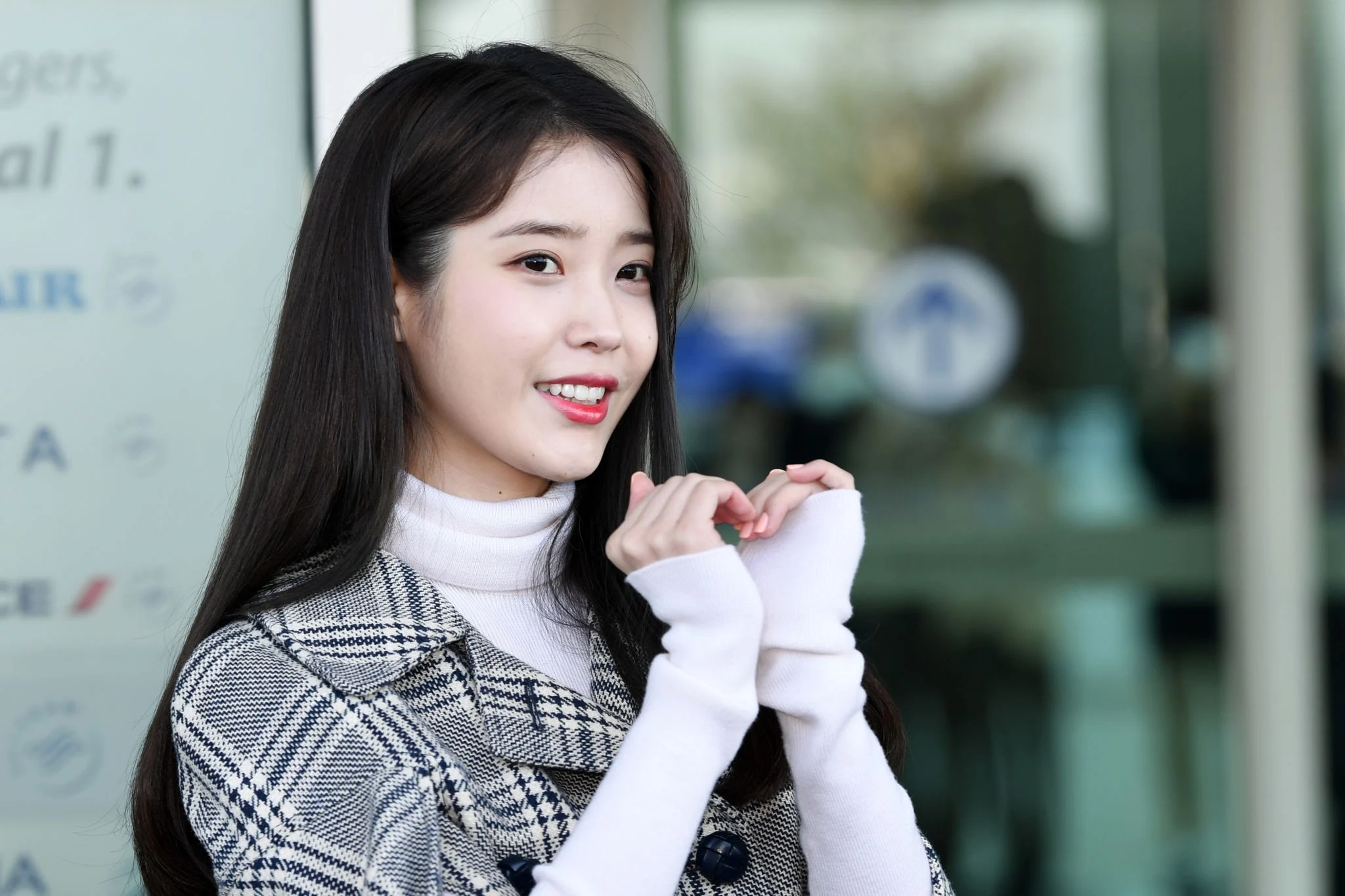 IU dan Anton RIIZE, Reuni di Panggung