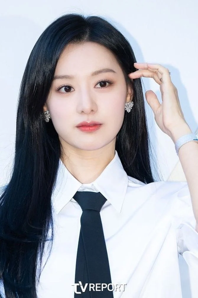 Artis Korea Kim Ji Won : Siapakah Dia?
