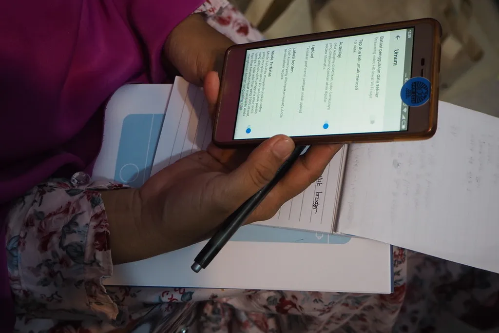 “Pertarungan Titan: Teknologi AI vs Privasi Pengguna”